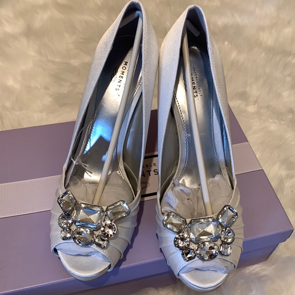 New Unforgettable Moments Loyalty Wedding Shoes White Heels with Jewels 💎 Sz 7